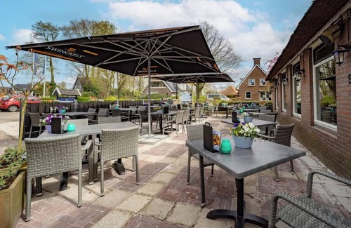 Dwingeloo Hotel | Comfortable Room – Perfect for Family Getaway in Dwingeloo! Free Parking!