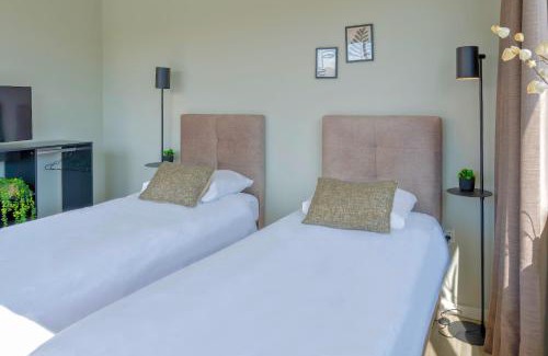 Raamsdonksveer Apartment | Comfortable Room W Private Bathroom