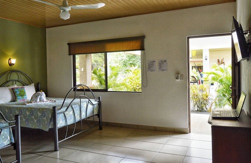 Tarcoles Hotel | Comfortable Room with 2 beds and A/C in Jacó bech, Costa Rica