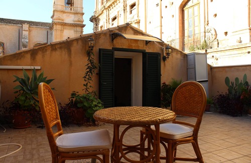 Noto Historic Centre Condo | Comfortable rooms immersed in baroque Noto