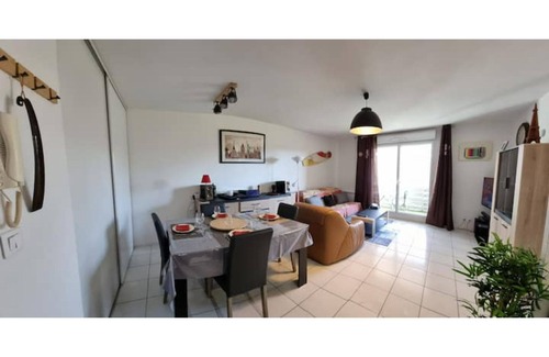 Etauliers Apartment | Comfortable self-catering 2-bedroom apartment rated 3 stars.
