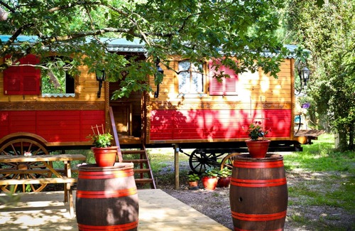 Leognan Cottage | Comfortable self-catering caravan