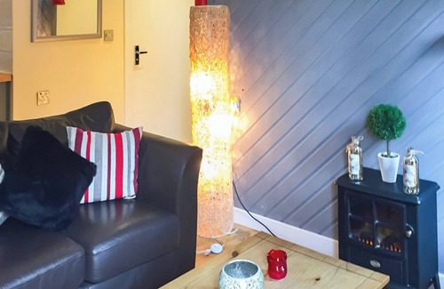 Kinclaven Ski Chalet | Comfortable semi-detached lodge with one double and one twin.