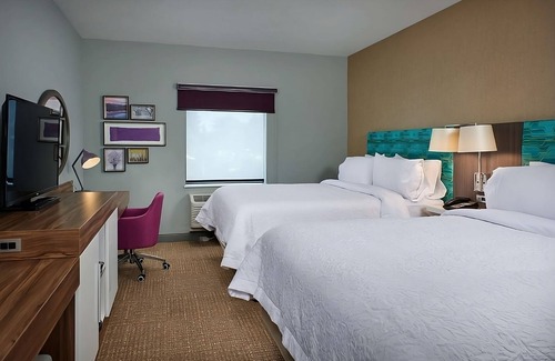 Sherwood - Tualatin North Hotel | Comfortable Sherwood Room with Indoor Pool and Free Hot Breakfast