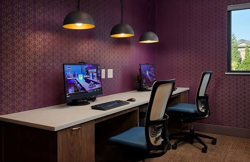 Sherwood - Tualatin North Hotel | Comfortable Sherwood Room with Indoor Pool and Free Hot Breakfast