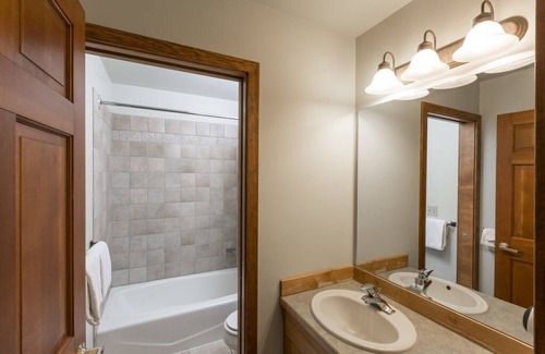 Whitefish Hotel | Comfortable Ski-In/Ski-Out Hotel Style Room