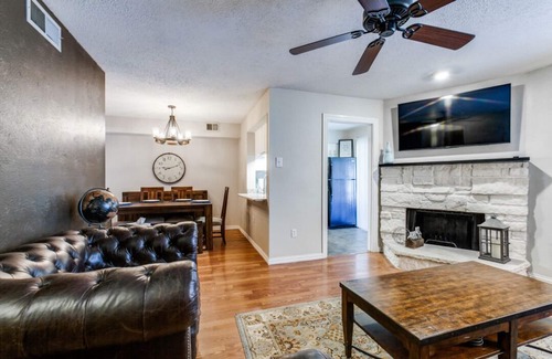 Far North Dallas Condo | Comfortable Southwest Living