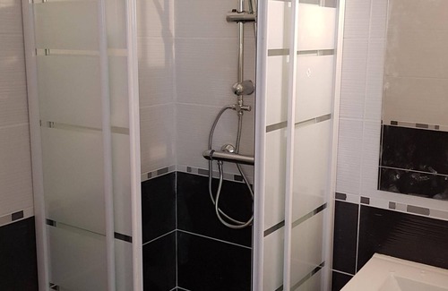 Digne-les-Bains Apartment | Comfortable spa pool apartment ... tennis