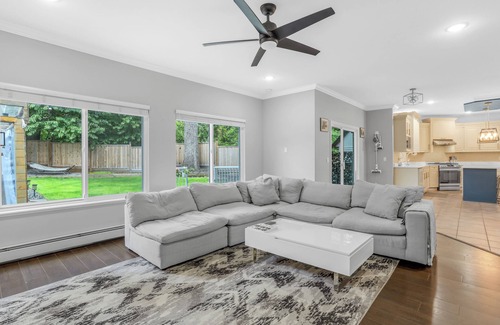 Fleetwood House | Comfortable Spacious Home