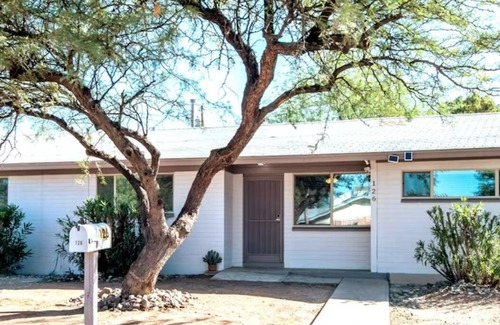 Tucson House | Comfortable Spacious Newly Renovated 3br-2ba House