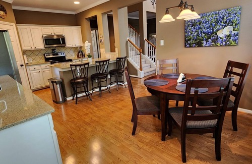 Alden Bridge House | Comfortable, spacious townhome on quiet street. Master on main. Pet friendly.