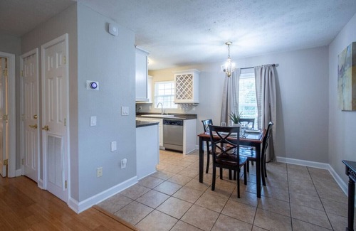 Oxford Condo | Comfortable & spacious-Walk to Fraternity Row!