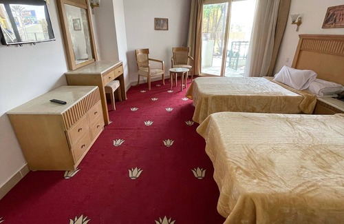 Al Haram House | Comfortable stay with amazing view of the great pyramids of Giza. with breakfast