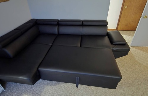Niagara Falls House | Comfortable Stay Near Niagara Falls, Airport & Shopping Outlets