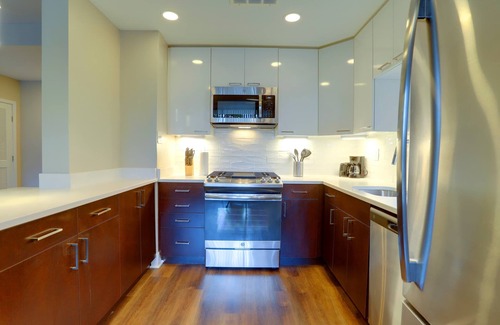 Crystal City Apartment | Comfortable Stay Near Reagan Airport & DC