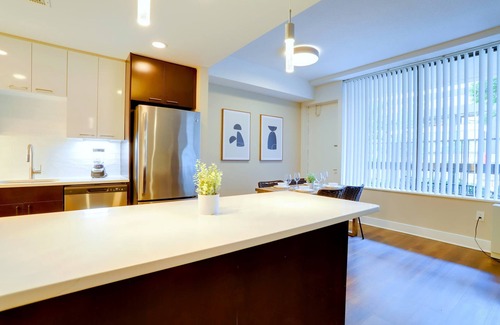 Crystal City Apartment | Comfortable Stay Near Reagan Airport & DC