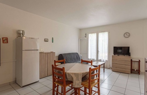 Cambo-les-Bains Apartment | Comfortable studio with garden and parking in Cambo-les-Bains