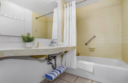 Myrtle Beach Apartment | Comfortable Studio Suite with Full Kitchen! SJI 212
