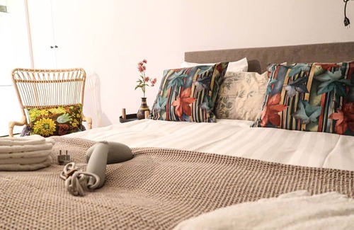 Hallonbergen Apartment | Comfortable Studio Apartment Garden View By City Living - Umami