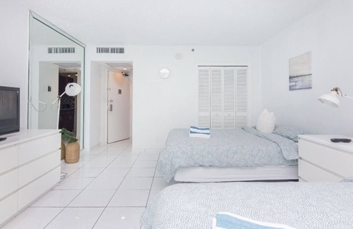 La Gorce Condo | Comfortable Studio for 4, Beach Access, FREE Parking and more!