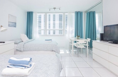 La Gorce Condo | Comfortable Studio for 4, Beach Access, FREE Parking and more!