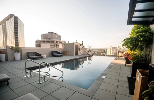 Center City Hotel | Comfortable Suite Near Liberty Bell, Pets Stay Free, with Swimming Pool