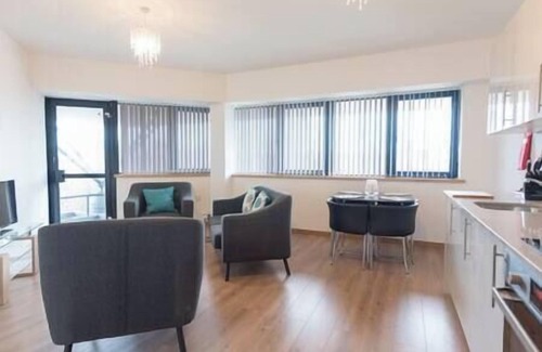 Swindon Apartment | Comfortable Swindon 2 bedroom Apartment, FREE Parking