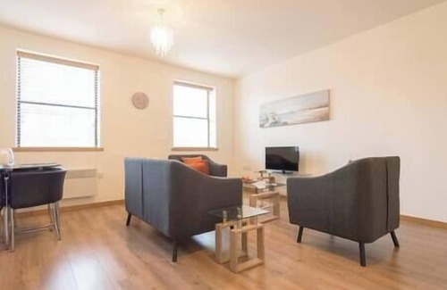 Swindon Apartment | Comfortable Swindon 2 bedroom Apartment, sleeps 5, FREE Parking