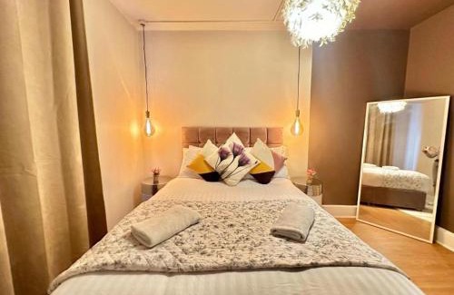 Kennington Apartment | Comfortable Three Bedroom Apartment
