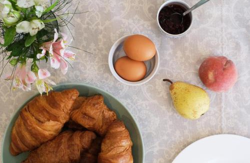 Penha de Franca House | Comfortable Town House in Quiet Area by LovelyStay