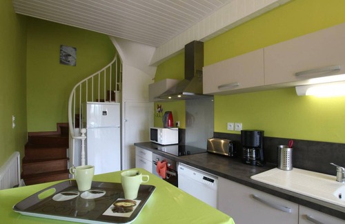 Feugeres Cottage | Comfortable townhouse with shared pool