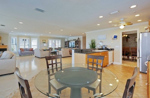 Jacksonville Beach House | Comfortable Retreat Beach House – City Center for numerous SHOPS & Restaurants!