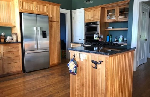 Belfast House | Comfortable Waterfront Home with Spectacular View