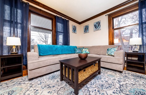 Lansing House | Comfortably Composed