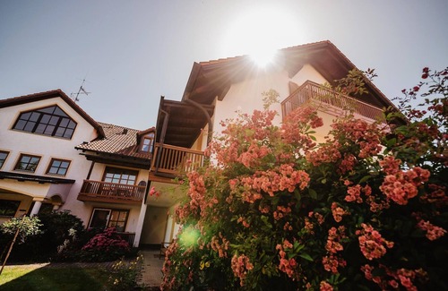 Bad Fuessing Apartment | Comfortably furnished suite (approx. 110 sqm) with kitchenette and balcony