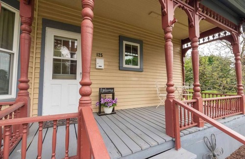 Elkhorn House | comfortably sleeps 10 guests
