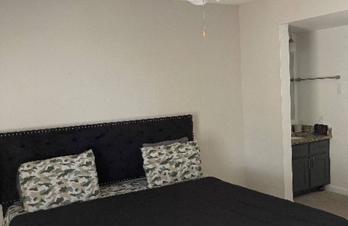 George Bush Park/Eldridge Apartment | COMFTY 2 BEDROOM APARTMENT