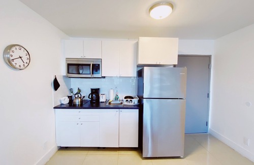 Coconut Grove Apartment | Comfy 1-Bedroom Apartment w/parking - Coconut Grove