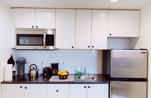 Coconut Grove Apartment | Comfy 1-Bedroom Apartment w/parking - Coconut Grove