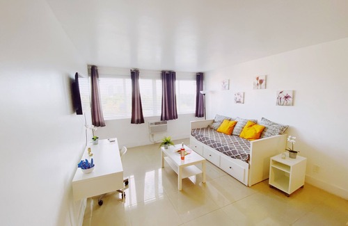 Coconut Grove Apartment | Comfy 1-Bedroom Apartment w/parking - Coconut Grove