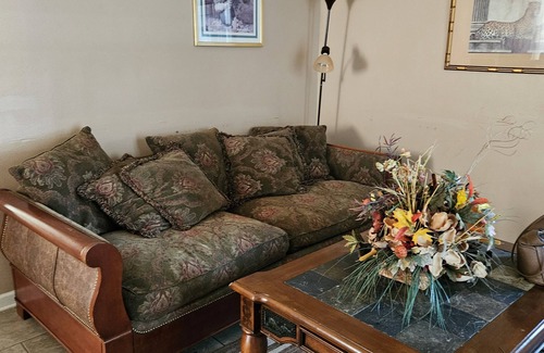 Highlands - Perkins Apartment | Comfy 1 bedroom near LSU College. Pet friendly!