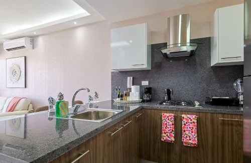 Evaristo Morales Apartment | Comfy 1BR Centric Apt King Bed