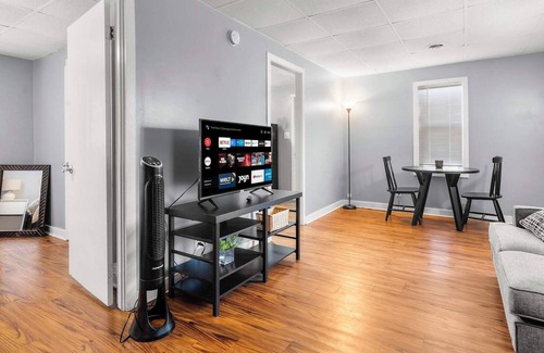 West Des Moines House | Comfy 1BR Retreat + Free Parking in Valley Junctio