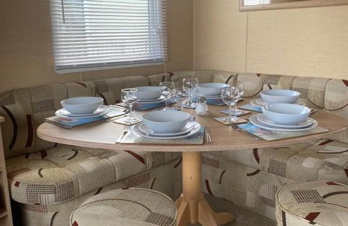 Seasalter Apartment | Comfy 2 bed holiday caravan