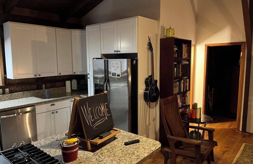 Keaau House | Comfy 2-bedroom 1-bath, in Kea'au near Hilo, WiFi and food forest