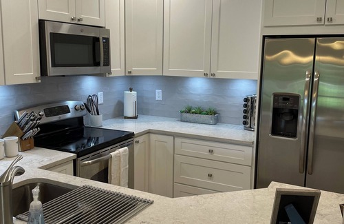 Lake Worth House | Comfy 2-bedroom townhome in Lake Worth with AC, EV charger, Fitness room & WiFi