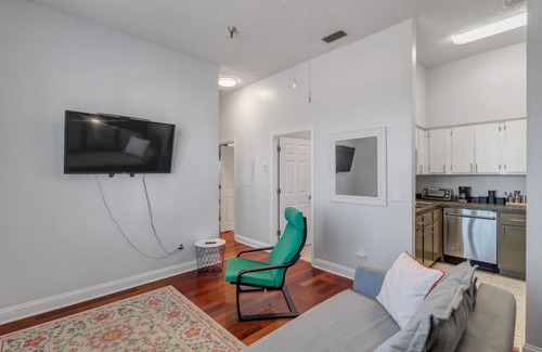 Springfield Apartment | Comfy 2 BR apt with bunk beds - very pet friendly!