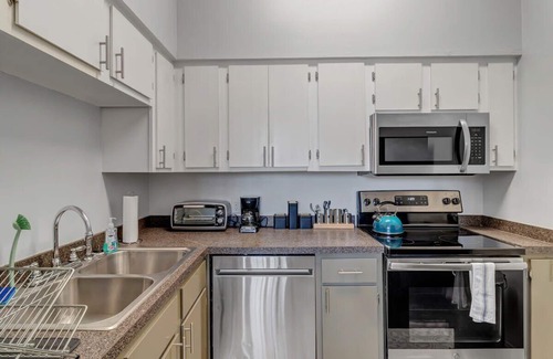 Springfield Apartment | Comfy 2 BR apt with bunk beds - very pet friendly!