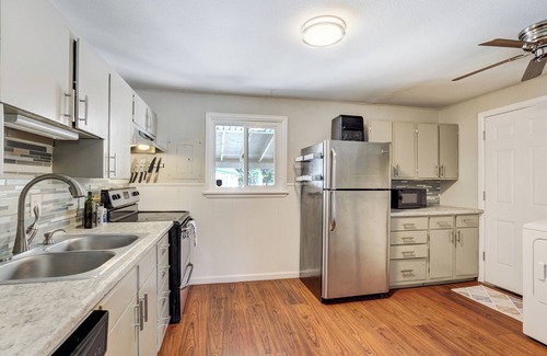 Central Colorado Springs House | Comfy 2 BR Den | Pet Friendly