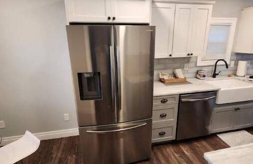 Lackawanna House | Comfy 3BR 6min drive Downtown Harbor Center, Buffalo Bills fan favorite.